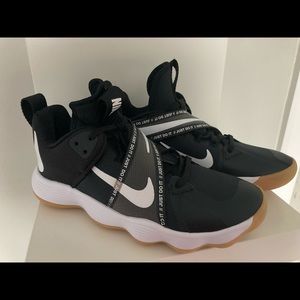 Women’s size 7.5 Nike hyper set volleyball shoes